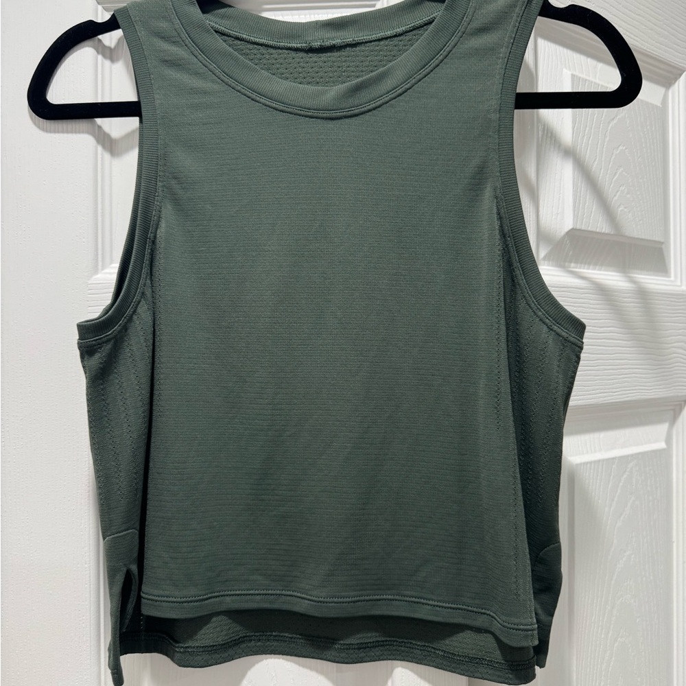 Lululemon Train to Be Cropped Tank - Sz. 4